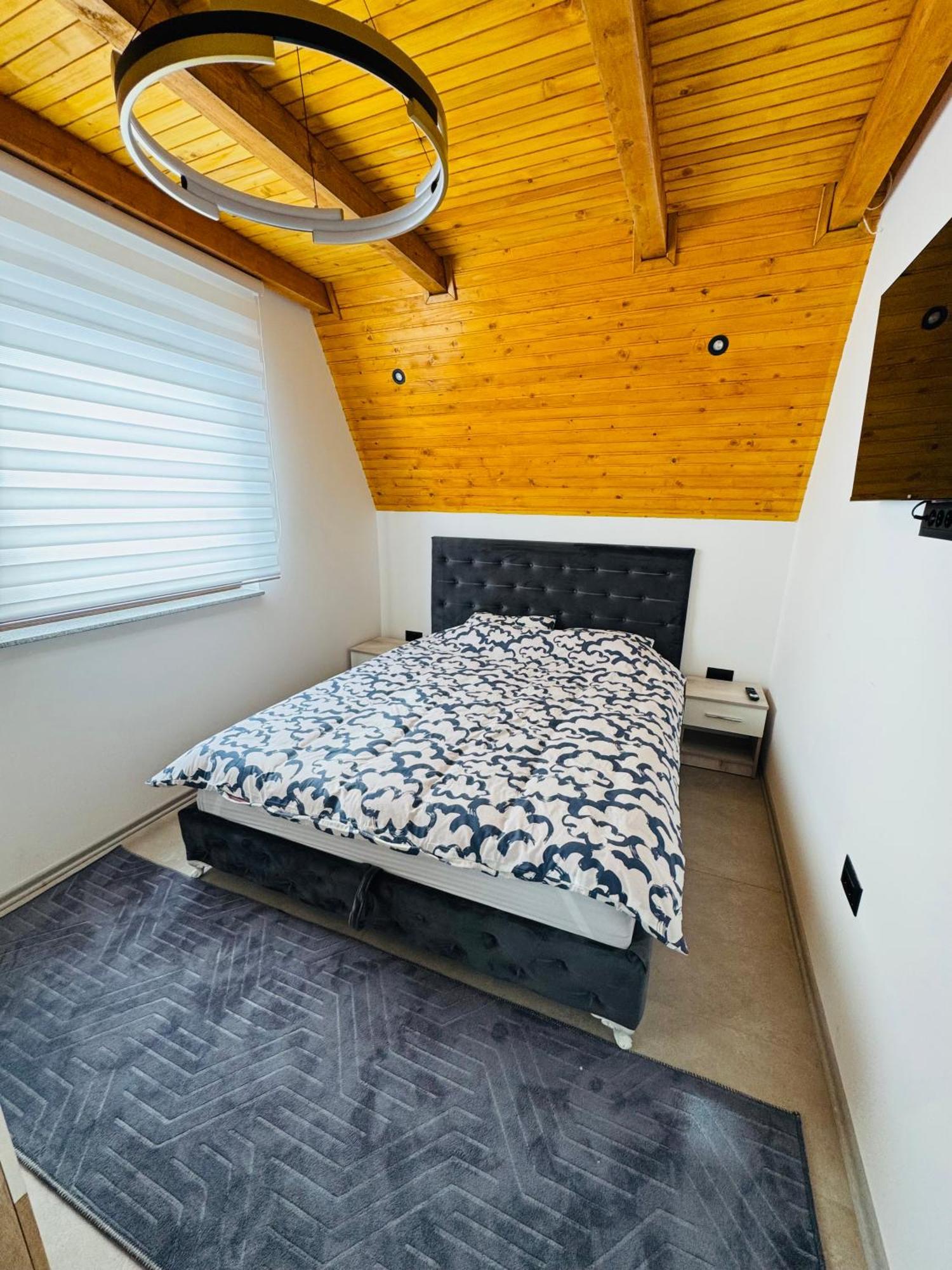 Weekend House - *