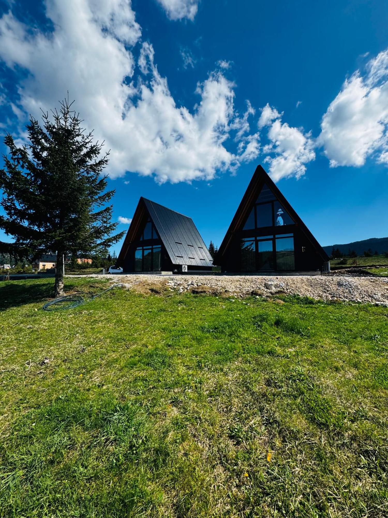 Weekend House - *